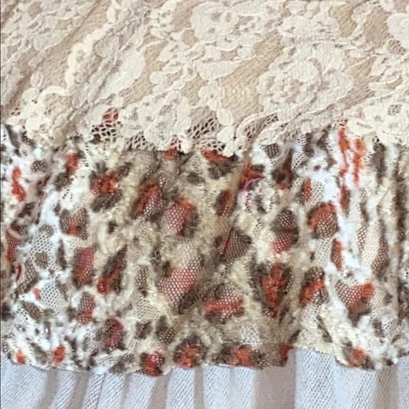 Elegant Multi-Tiered Lace Skirt - Picture 3 of 6